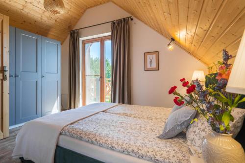 2 bedrooms, 4 beds