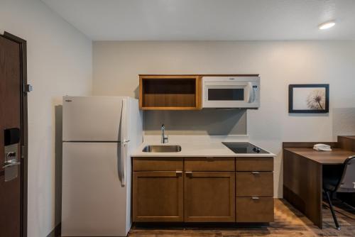Konyha, WoodSpring Suites West Palm Beach in West Palm Beach (Florida)