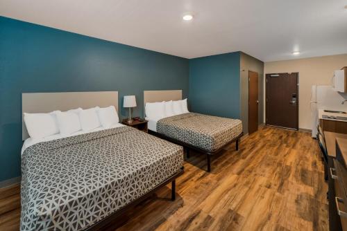 2 queen beds
