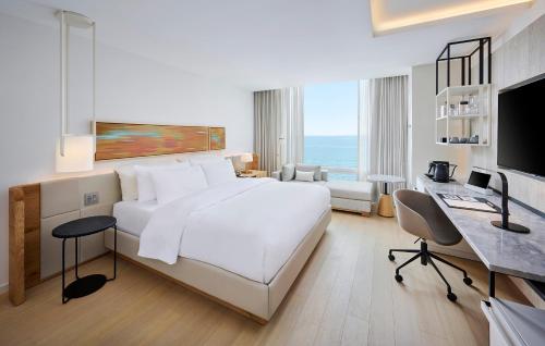 Large King Studio with Lake View