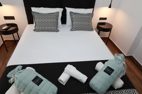 Paris-Irini Studios And Apartments