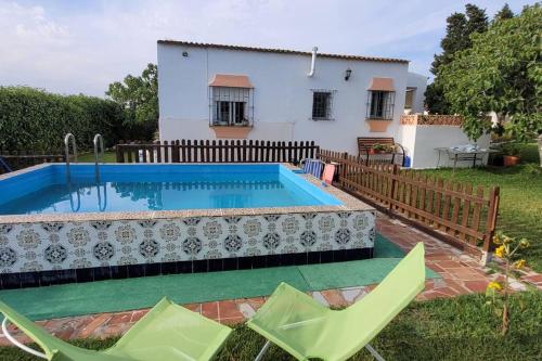 Casa con piscina privada y jardín