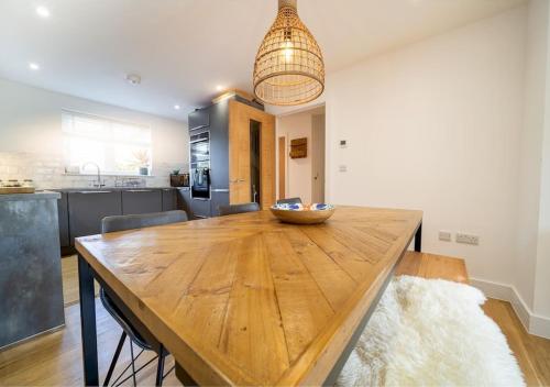 Facilities, Huckleberry - Premium, Hot Tub, x2 Parking, Farm Shop Next door, Private Cornish Lane in Colan