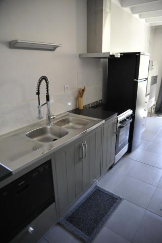 virtuve, Moulin De Coupigny in Fontenille-Saint-Martin-d'Entraigues