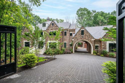 Adams Mansion, 10K Sqft, 7BD/7BA, 15min to Airport in Southwest