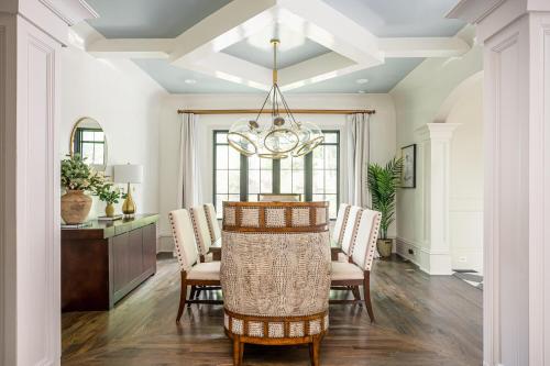 Adams Mansion, 10K Sqft, 7BD/7BA, 15min to Airport in Southwest