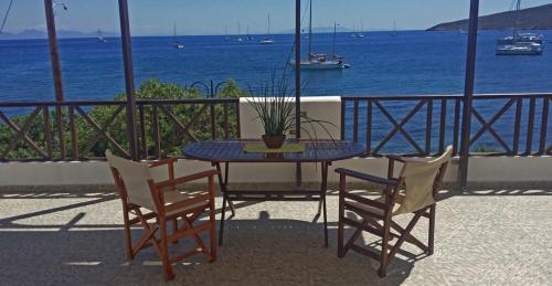 ANEMOESSA APTS in Tilos