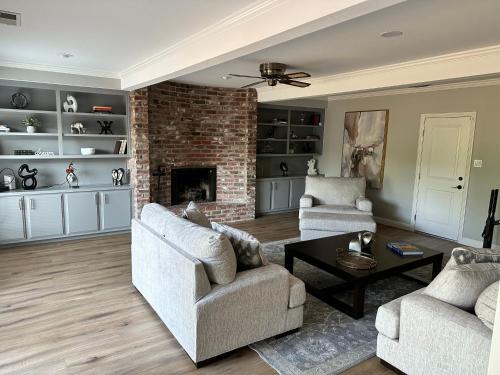Secluded Home w/pool 5 minutes from American River in Carmichael, USA