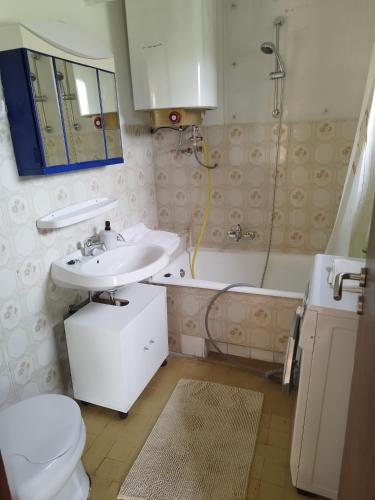 Flóra House (Flora House) in Kőröshegy