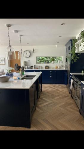 מטבח, Woodside in ארונדל