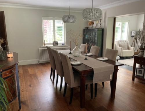 מתקני המלון, Woodside in ארונדל