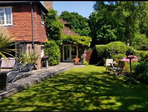 הסביבה הקרובה, Woodside in ארונדל