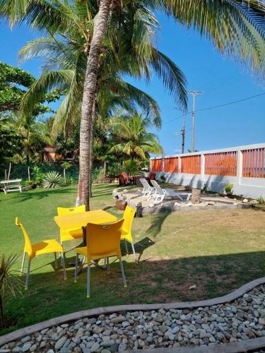 Dārzs, Sunset Bay B&B in Kornailenda