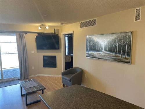 Chris's Cozy Condo Times Square Rogers Place Edmonton - Tap to explore photos