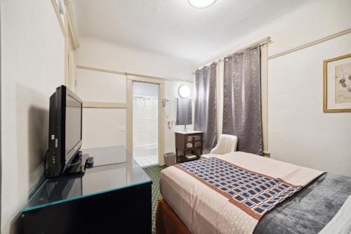 Union Square Plaza Hotel - image 4