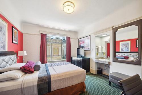 Union Square Plaza Hotel - image 5