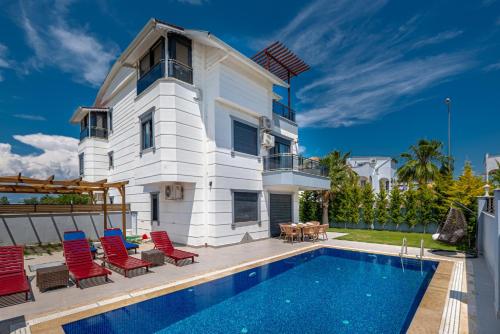 Foto - Villa w Jacuzzi, Private Pool, Garden in Antalya