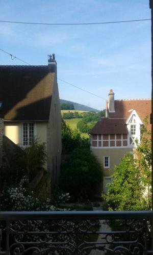 Chambre d'hôte d'une maison de chanoine - pas un hôtel, 3ème étage, 3 pièces, 90m2 (Chambre d'hote d'une maison de chanoine - pas un hotel, 3eme etage, 3 pieces, 90m2) in Autun