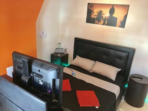 Private King En-Suite bedroom close to MediaCityUK/Old Trafford near EventCity Limited