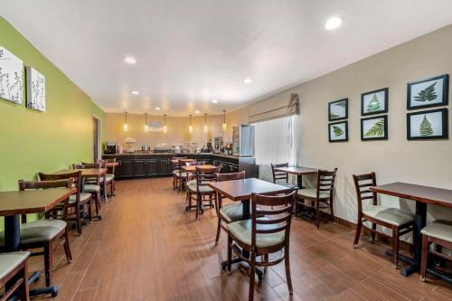 Sleep Inn Naperville - image 13