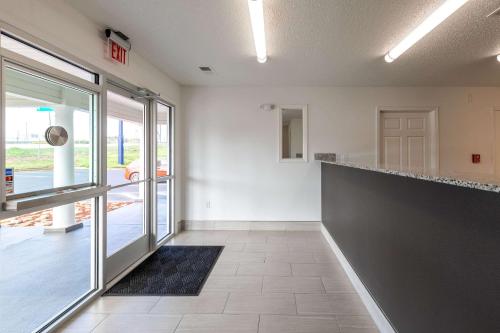 Suburban Extended Stay Hotel - image 8