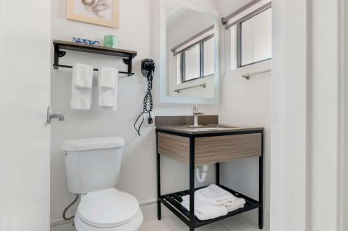 Comfort Inn Kansas City Midtown Room Type - Queen Room with Two Queen Beds - Non-Smoking