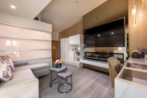 1 king bed, 1 sofa bed