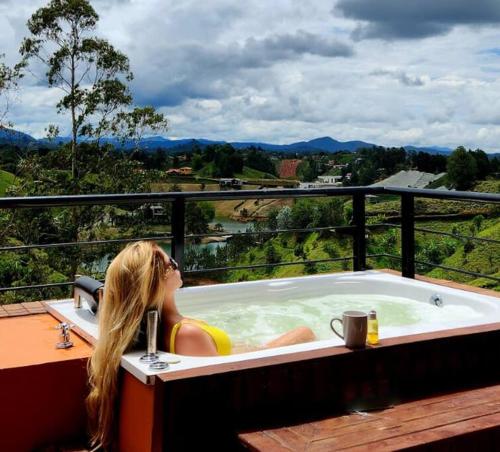 Glamping en Guatape Wifi Jacuzzi