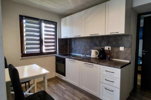One-Bedroom Apartment with Terrace and Sea View image 3