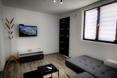 One-Bedroom Apartment with Terrace and Sea View image 7
