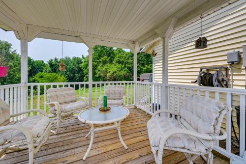 Charming Smiths Grove Home Near Cave Tours! in Smiths Grove, USA