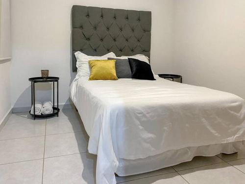 Modern gated townhouse 5 min from Plaza Altozano in Morelia, Mexico
