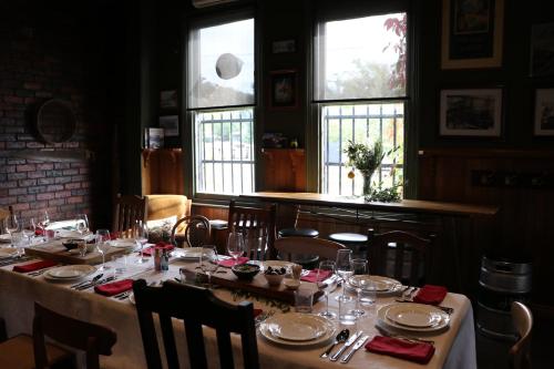 Bar/salonek, The Exchange Beaconsfield - Offering Heritage Accommodation in Beauty Point / Beaconsfield