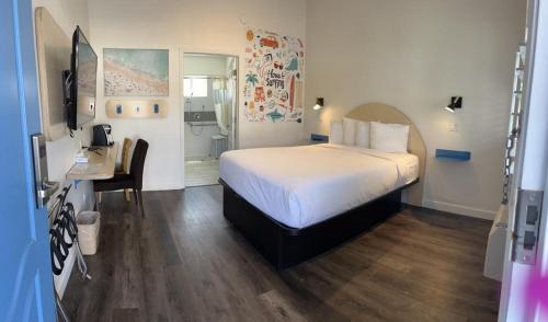 Ocean Palms Motel - image 12
