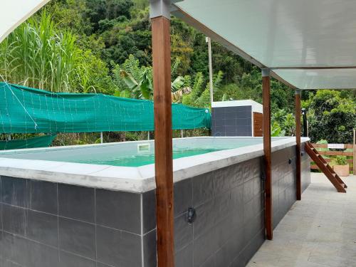 المرافق, La Fée amazonienne (La Fee amazonienne) in ديامنت