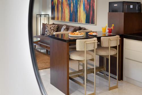 Two-Bedroom Garden Suite image 10