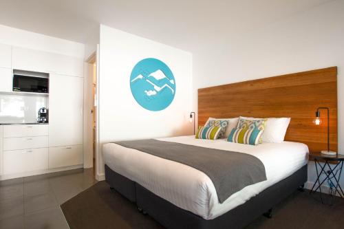 Bright Colonial Motel