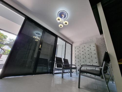 ล็อบบี้, เมท อะ สเปซ พอด แอท พร้อมพงษ์ (Met A Space Pod @ PhromPhong) in กรุงเทพ