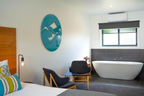 Bright Colonial Motel in برغت