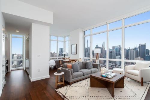Lux apt byTime Sq & Hundson Yard