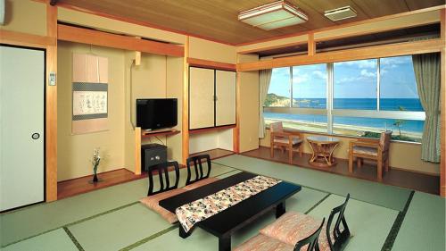 room detail thumbnail 1
