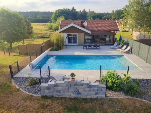 Maison avec piscine, jacuzzi et sauna - Location saisonnière - Saint-Nabord