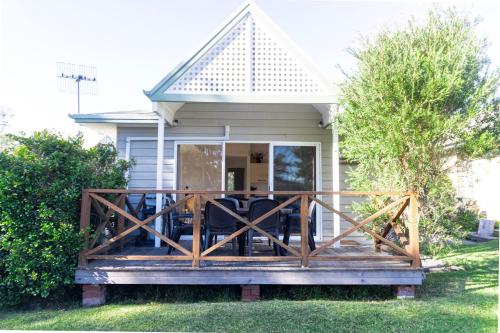 Berrara Lagoon Front Chalet