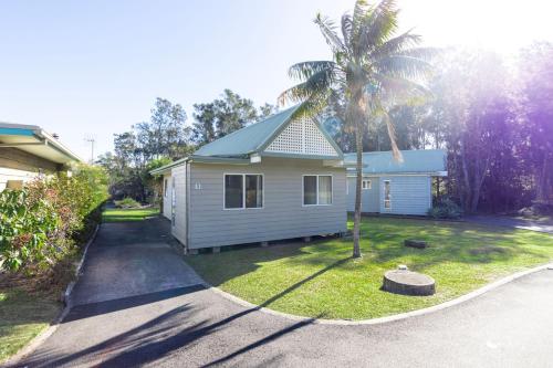 Berrara Lagoon Front Chalet