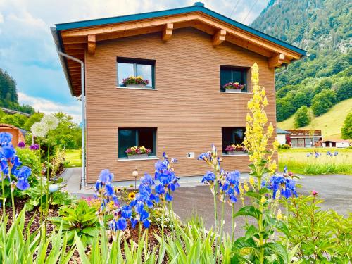 Woodpecker Chalets – Klösterle, KS