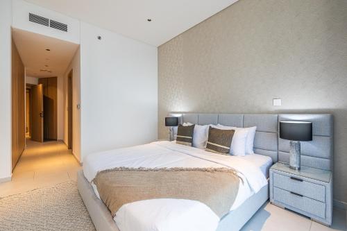 3BDR Apartment with Maid Room and Burj Khalifa View - image 2