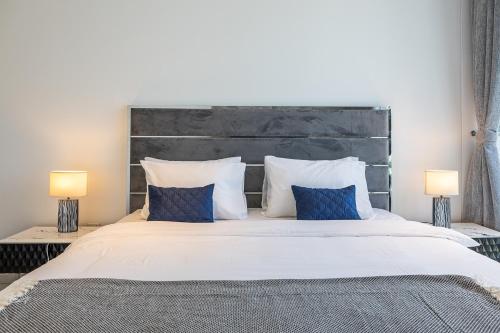 3BDR Apartment with Maid Room and Burj Khalifa View - image 3