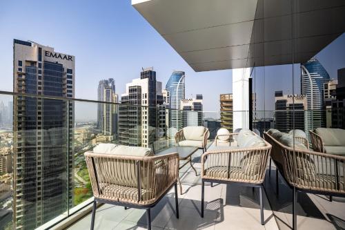 3BDR Apartment with Maid Room and Burj Khalifa View - image 7