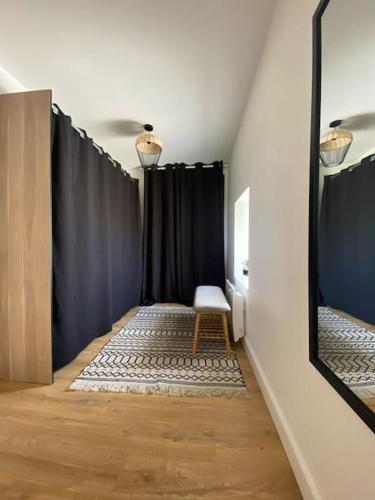 Chai Nous ! Maison renovee sur un domaine viticole proche de Saint Emilion in Gardegan-et-Tourtirac