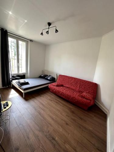 Bed, Appartement GARE Juvisy*ORLY AIRPORT*Paris in Juvisy